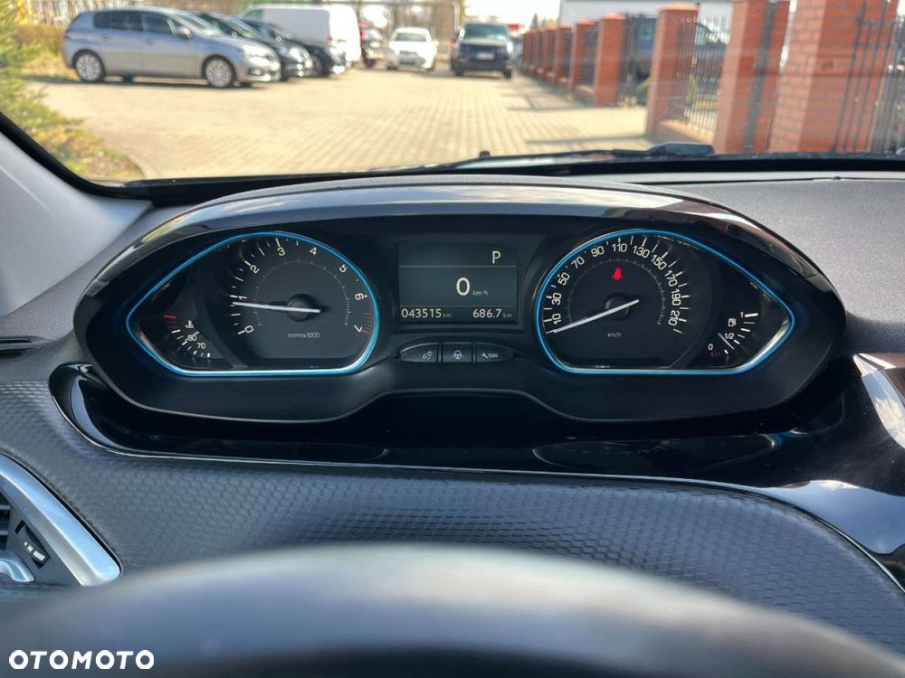 Peugeot 2008 1.2 Pure Tech GPF Allure S&S EAT6 - 9