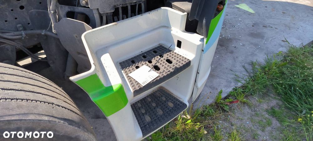 STOPIEŃ PRAWY IVECO STRALIS AS440ST/P LNG 2019 - 1