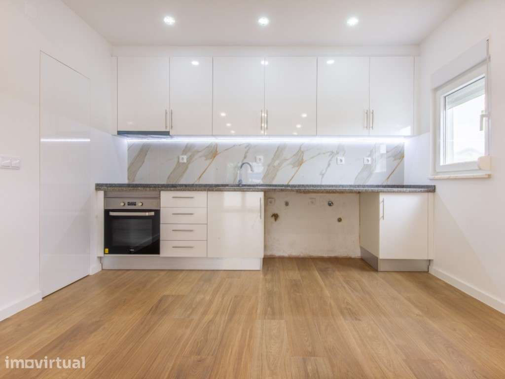 Onde a Luz Encontra o Design | T1 Remodelado com Varanda e Open Spa... - Grande imagem: 3/22