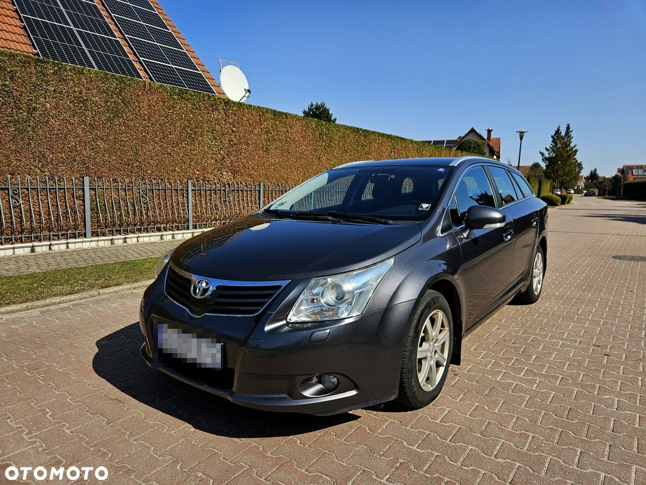 Toyota Avensis Combi 2.0 D-4D - 1
