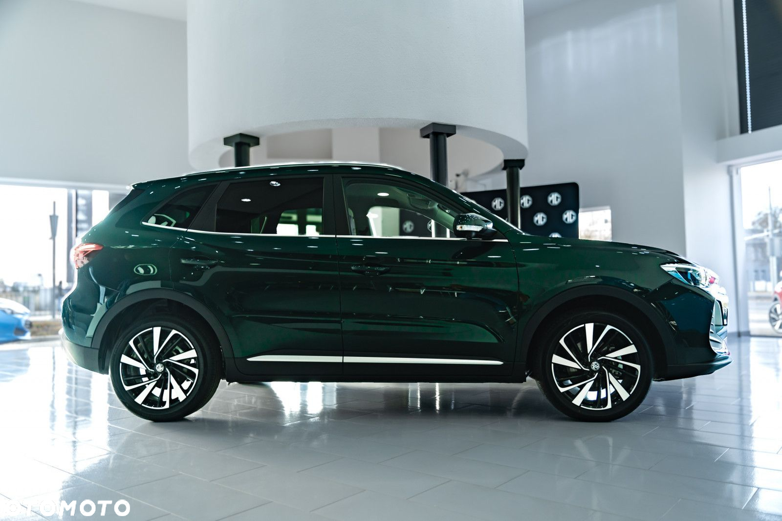 MG ZS - 8