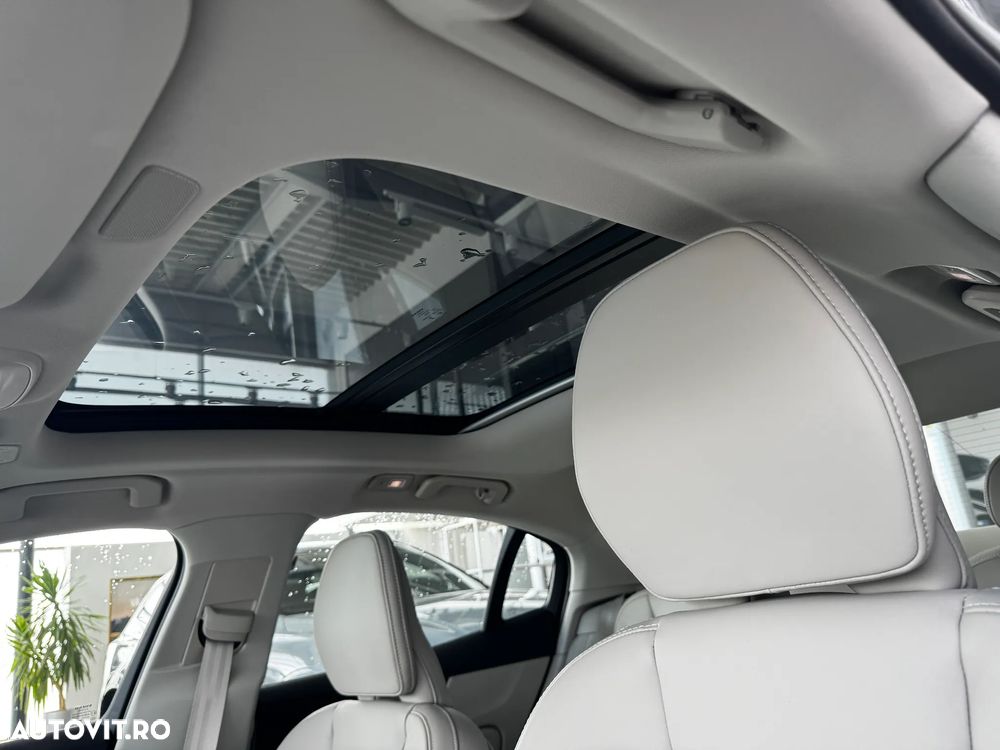 Volvo S60 B5 MHEV AT AWD Ultimate Dark - 12