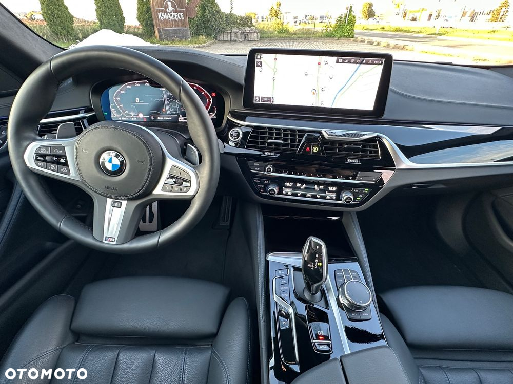 BMW Seria 5 530d xDrive Touring - 22