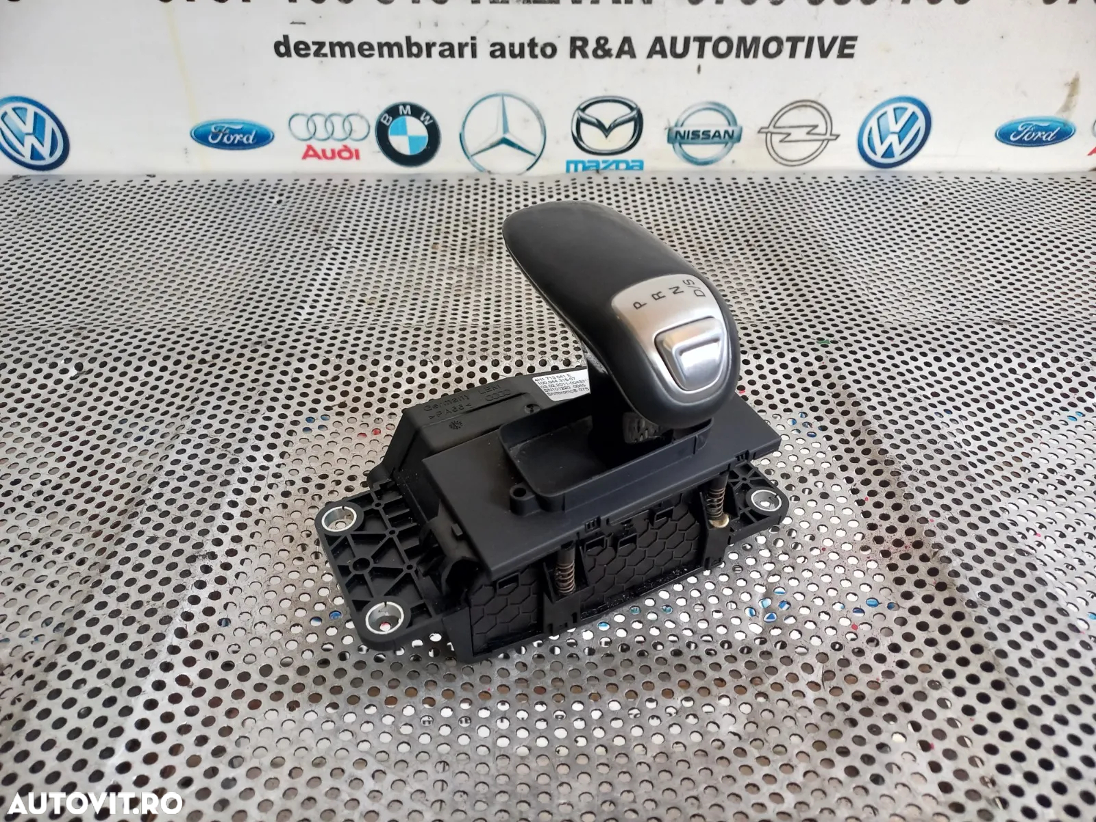 Timonerie Selector Viteze Audi A8 4H D4 An 2010-2011-2012-2013-2014-2015-2016-2017 Volan Stanga Cod 4H1927731A 4H1713041B Dezmembrez Audi A8 4H D4 3.0 Tdi Quattro Motor CDT Cutie MXU Volan Stanga - Dezmembrari Arad - 3