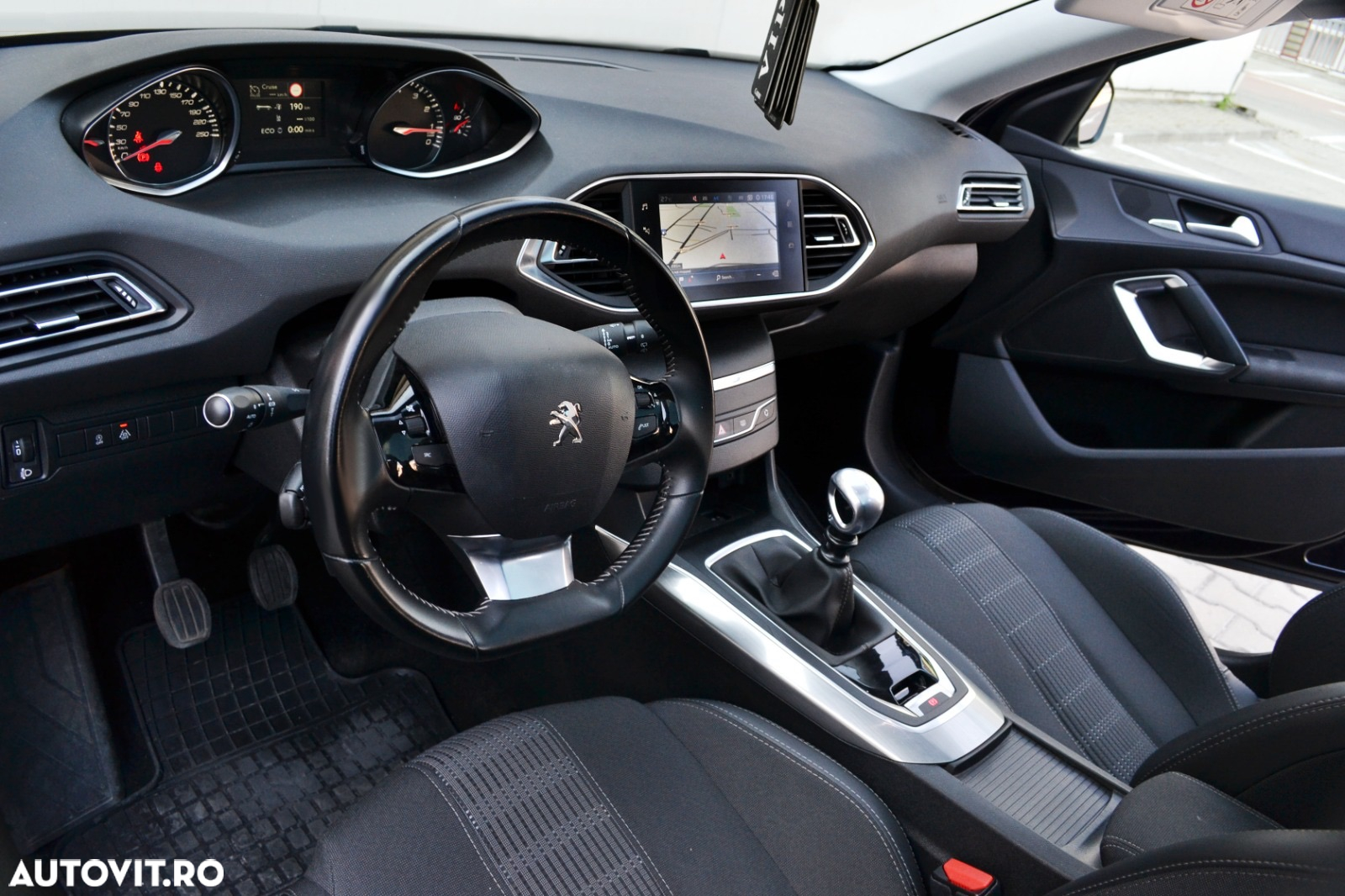 Peugeot 308 1.2 L PureTech Turbo S&S Active - 10