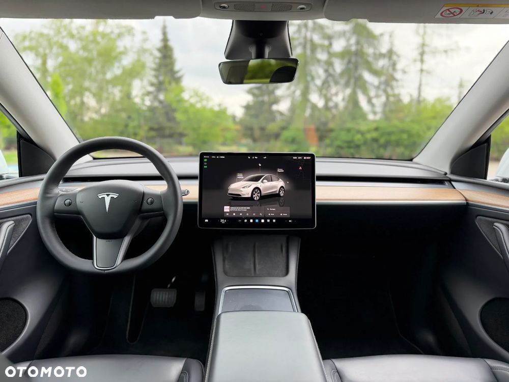 Tesla Model Y - 9
