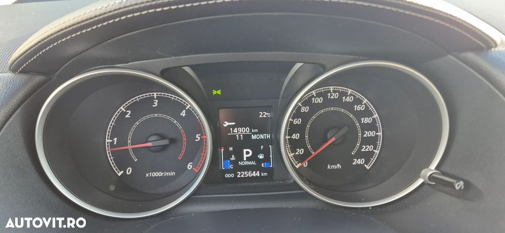 Mitsubishi Outlander 2.2 DI-D 4WD TC-SST Intense+ A05 - 12