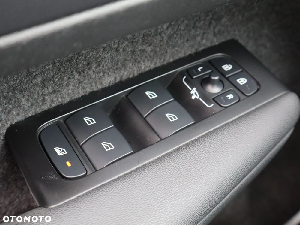 Volvo XC 40 T3 R-Design - 22