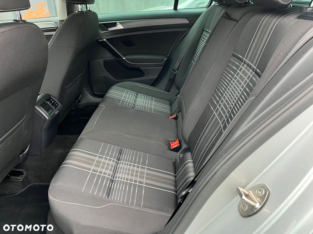 Volkswagen Golf - 10