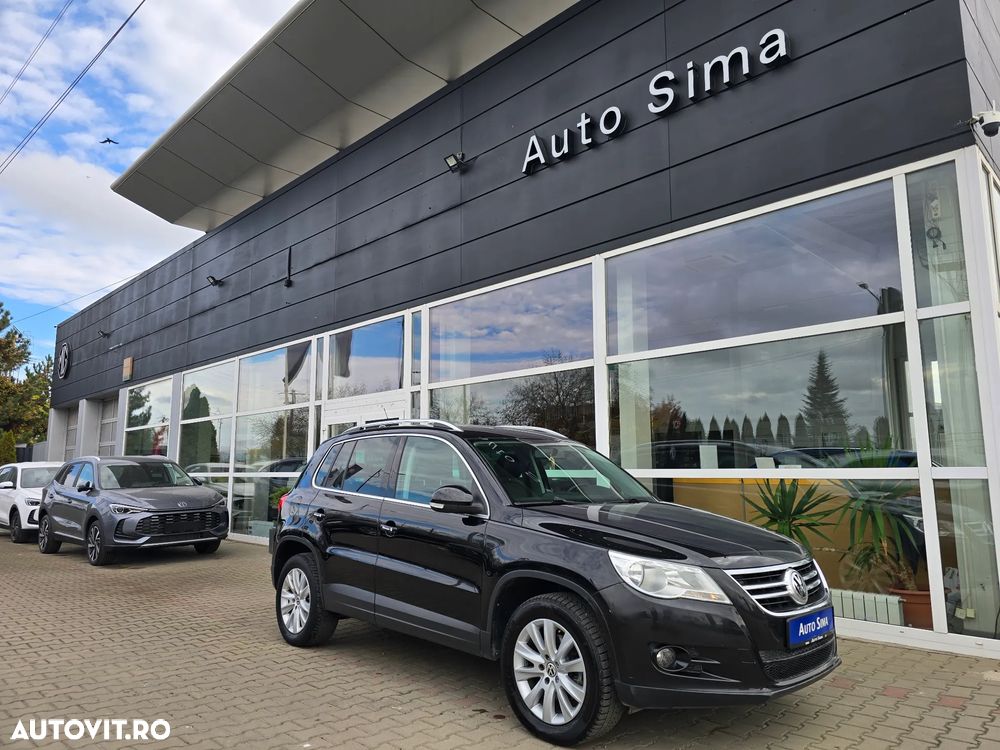 Volkswagen Tiguan - 1
