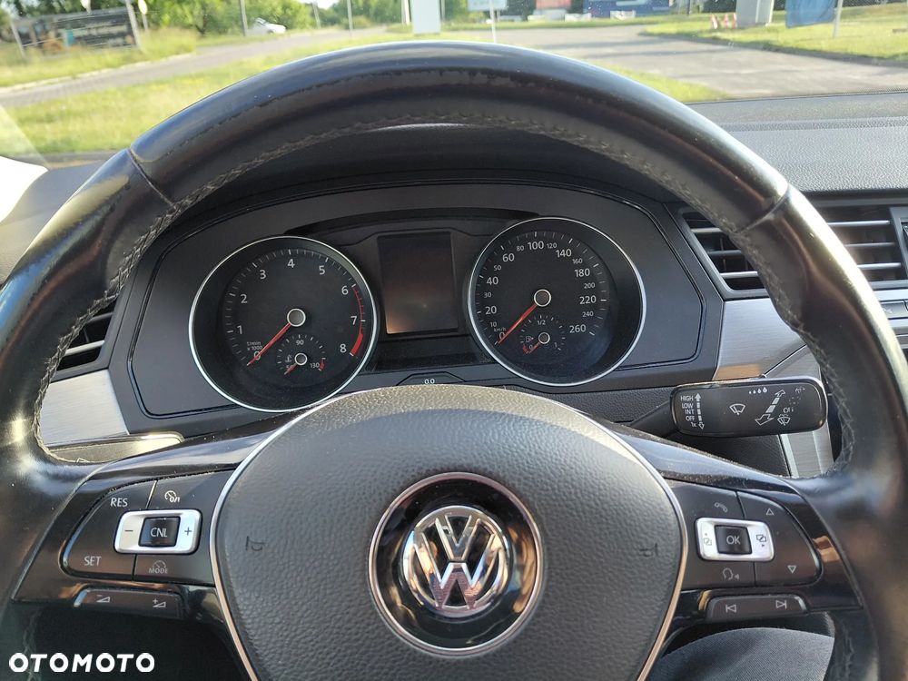 Volkswagen Passat - 21