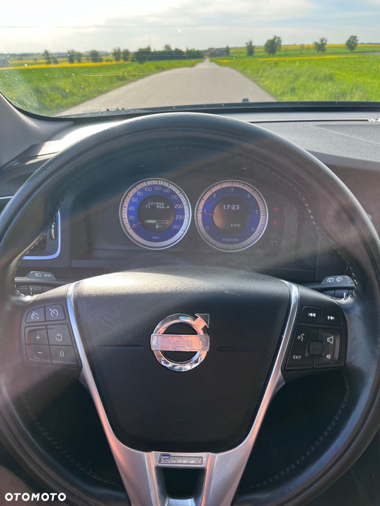 Volvo V60 D2 R-Design - 5
