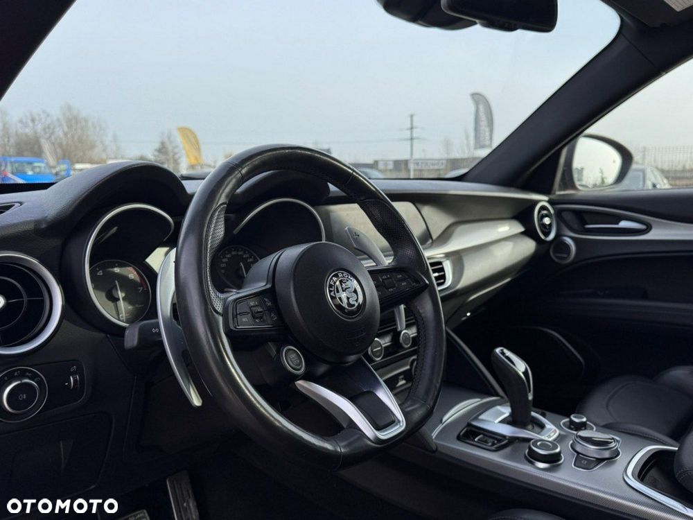 Alfa Romeo Stelvio - 10