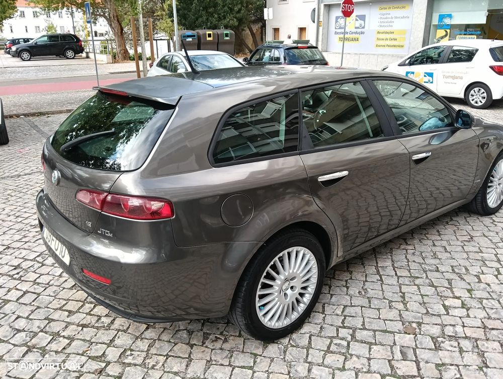 Alfa Romeo 159 Sportwagon 1.9 JTDm 16V Sportiva - 8