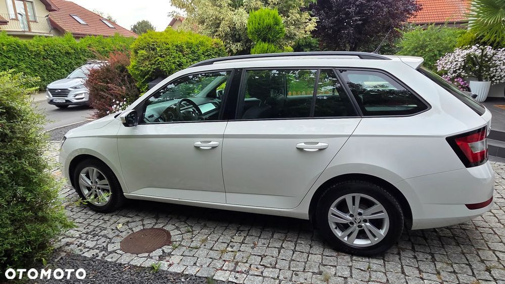 Skoda Fabia 1.0 Style Color - 3