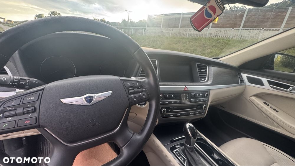 Hyundai Genesis - 4