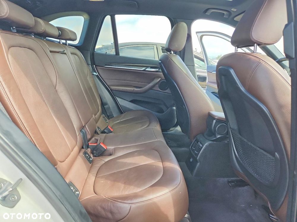 BMW X1 xDrive25i GPF Advantage - 10