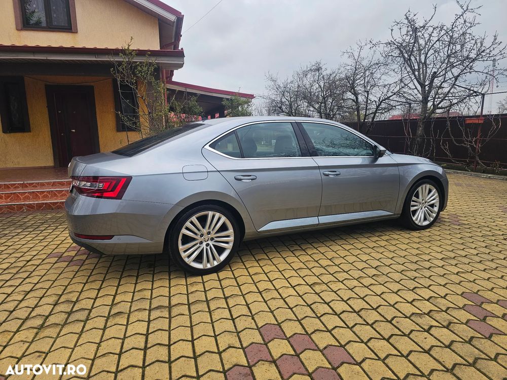 Skoda Superb 2.0 TDI Premium Edition - 4