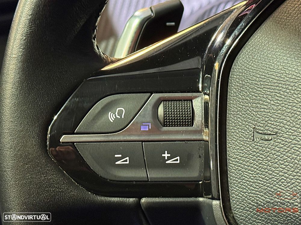 Peugeot 2008 1.2 PureTech Allure EAT8 - 22