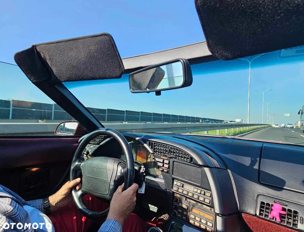 Chevrolet Corvette - 10