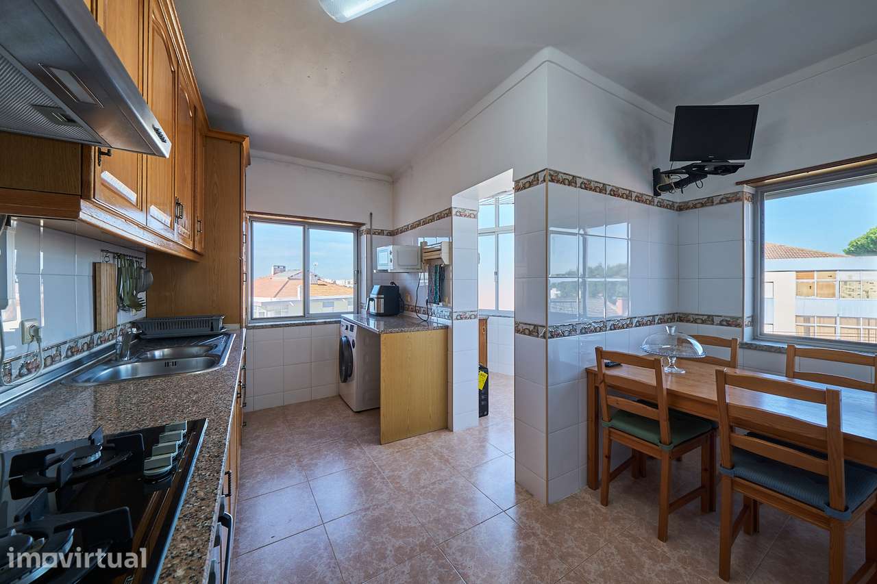 Apartamento T3 Cruz de Pau com 2 WC