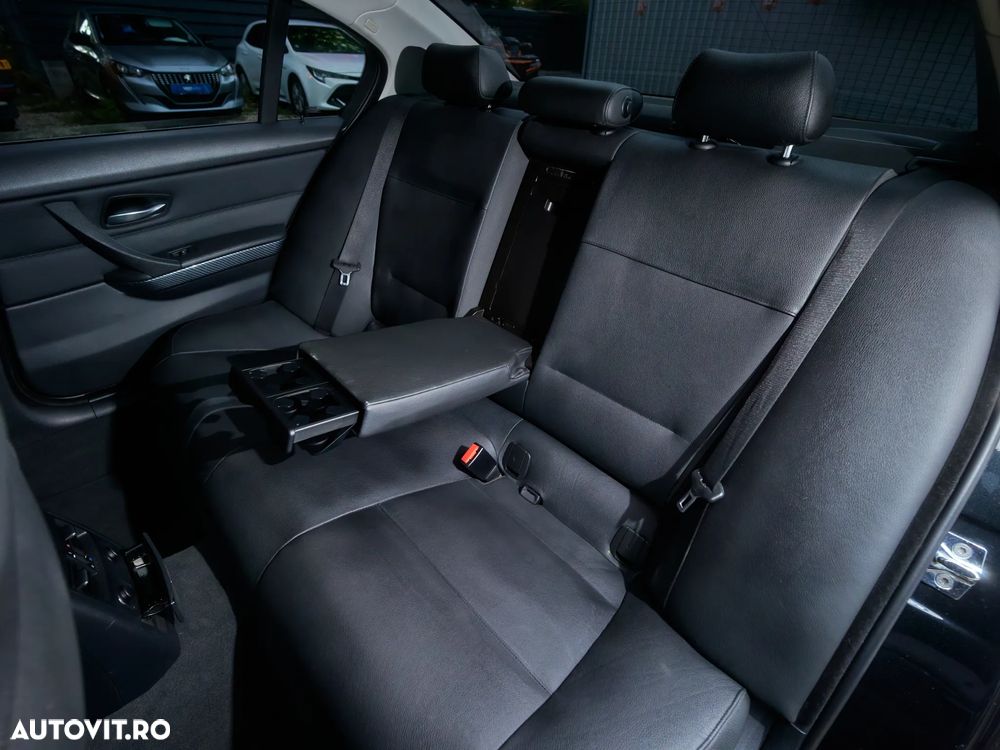 BMW Seria 3 325i xDrive Aut. M Sport Edition - 36