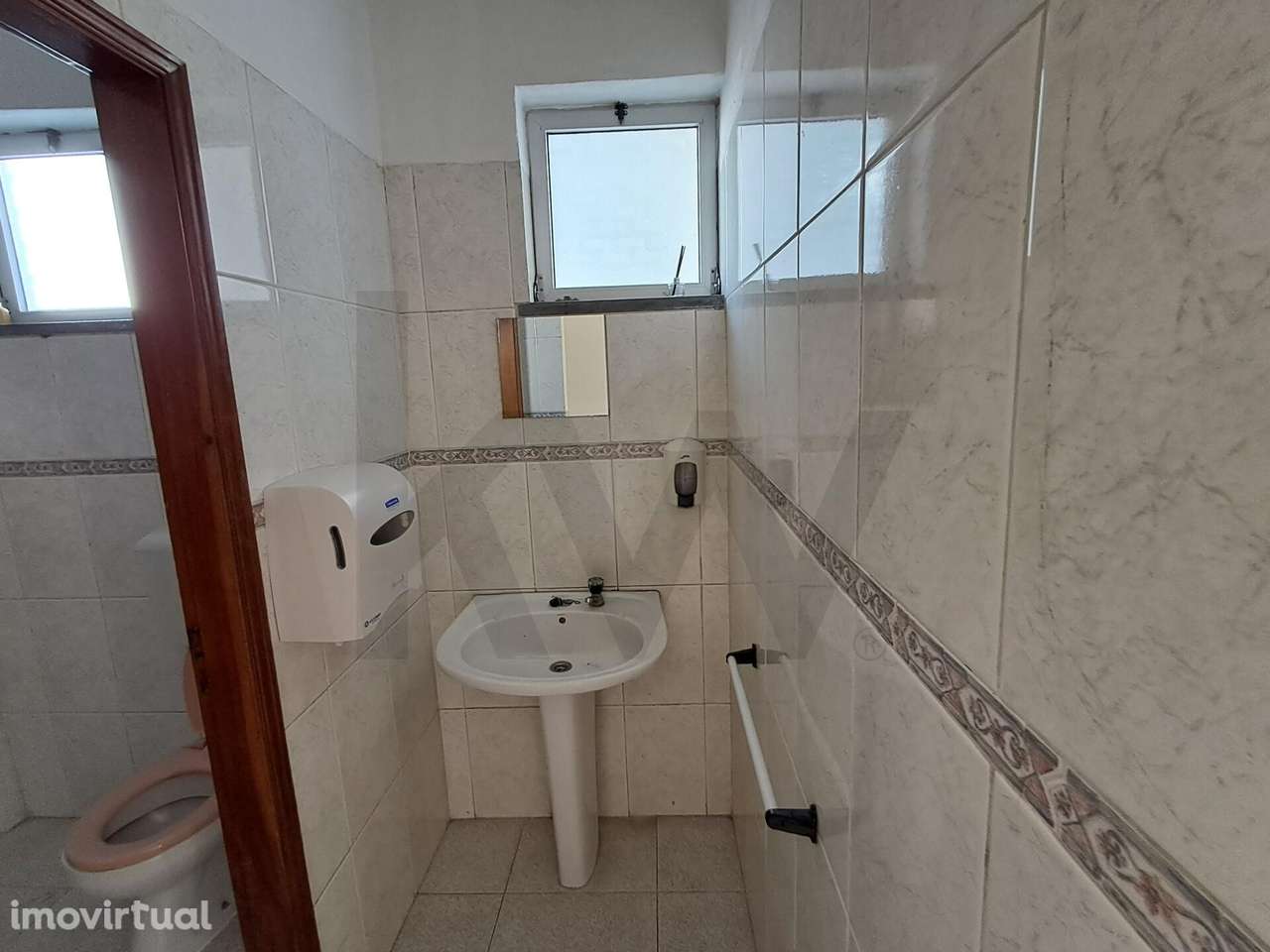 Loja com Grande Potencial para Comércio ou Serviços – Almeirim - Grande imagem: 5/21