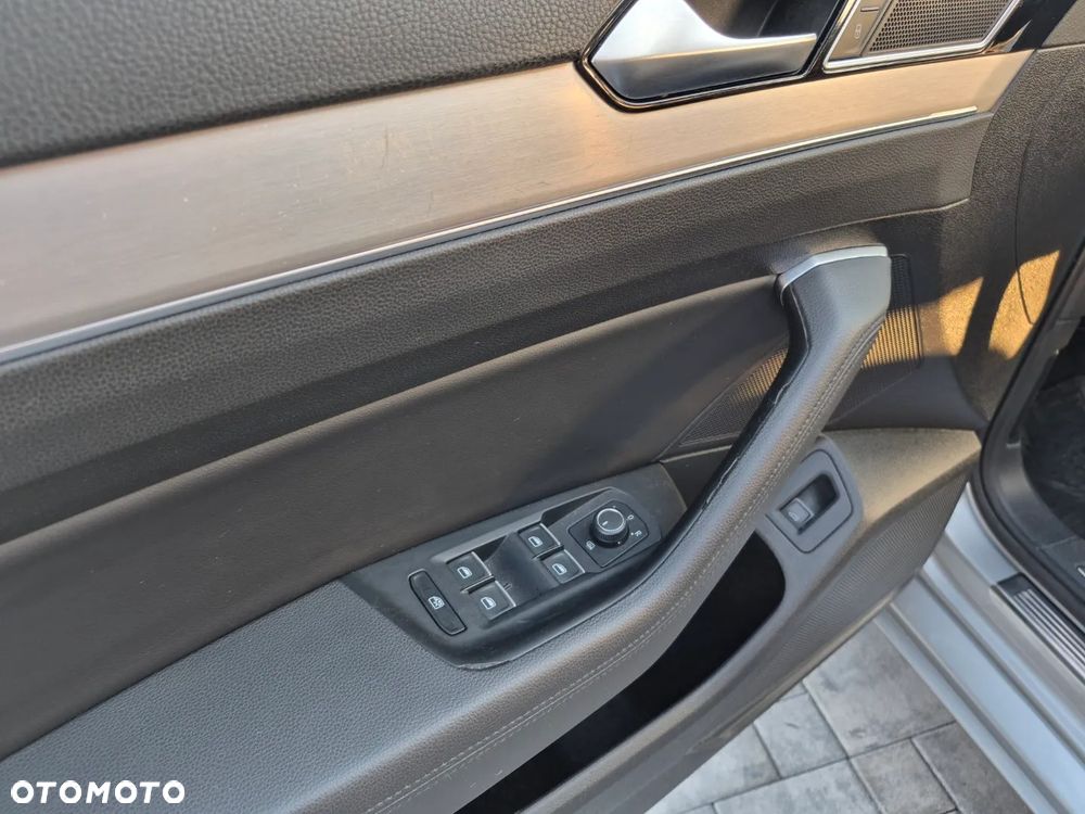 Volkswagen Passat 2.0 TDI SCR 4Mot DSG Highline - 29