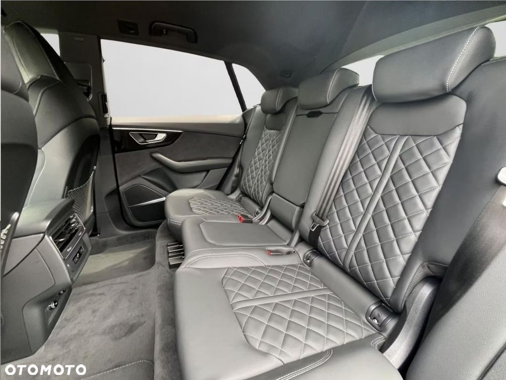 Audi Q8 - 10