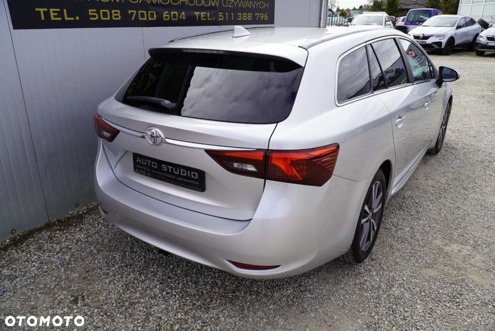 Toyota Avensis 2.0 D-4D Premium - 34