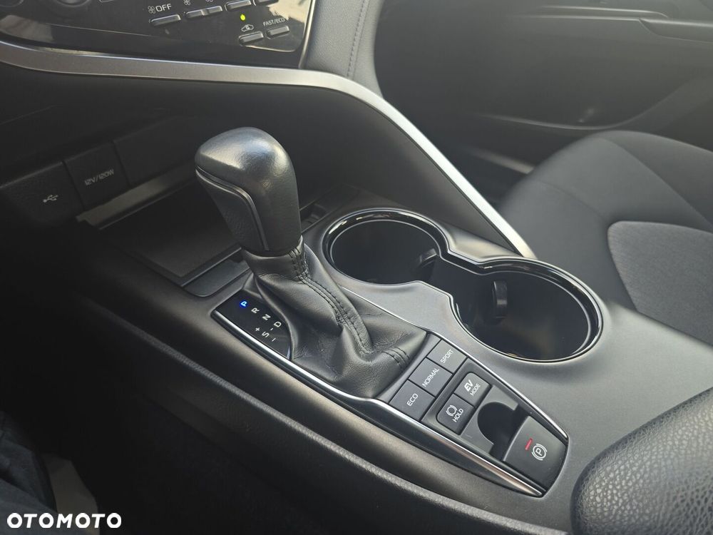 Toyota Camry 2.5 Hybrid Comfort CVT - 21