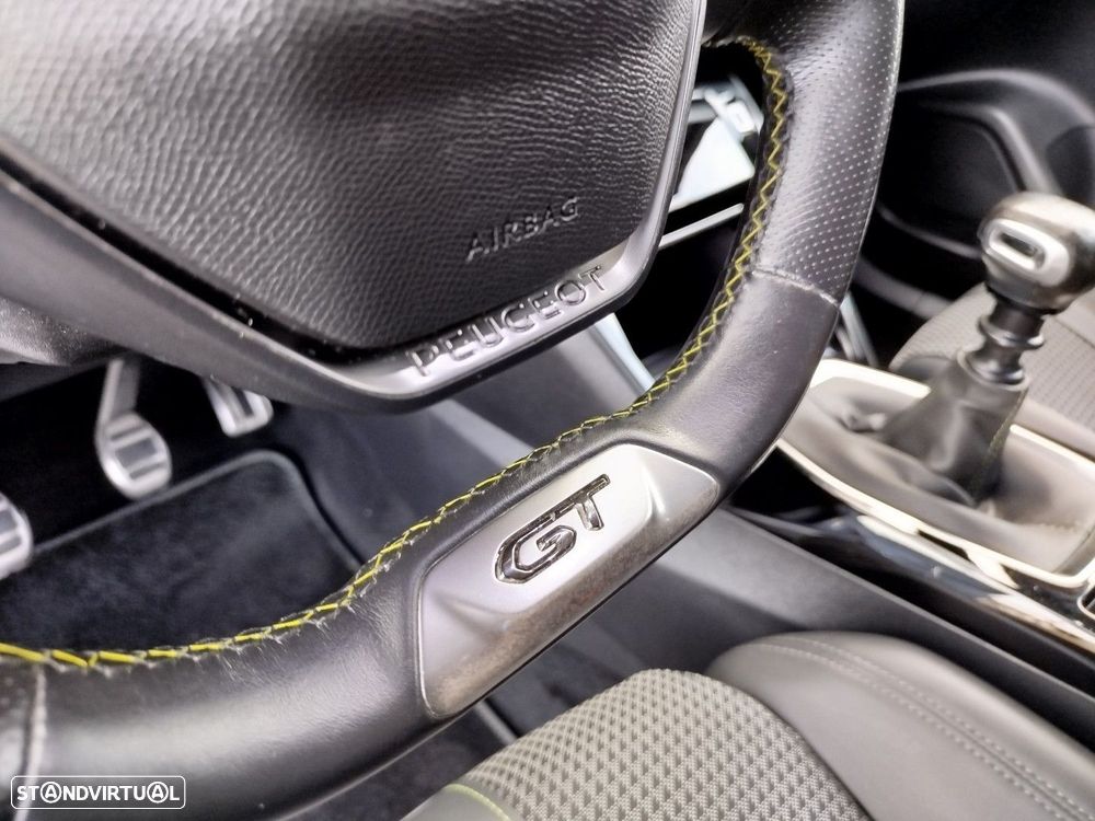 Peugeot 2008 1.2 PureTech GT Line - 4