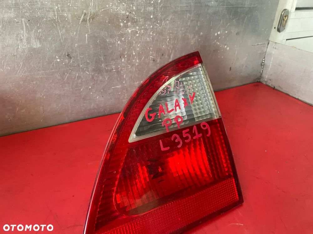 LAMPA PRAWA TYLNA W KLAPIE FORD GALAXY   YM2113A602AB - 2