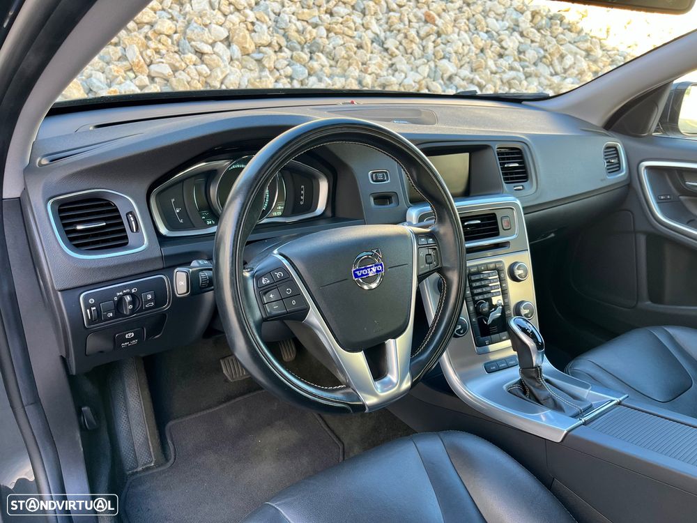 Volvo V60 D6 Plug-In-Hybrid AWD Geartronic Summum - 25