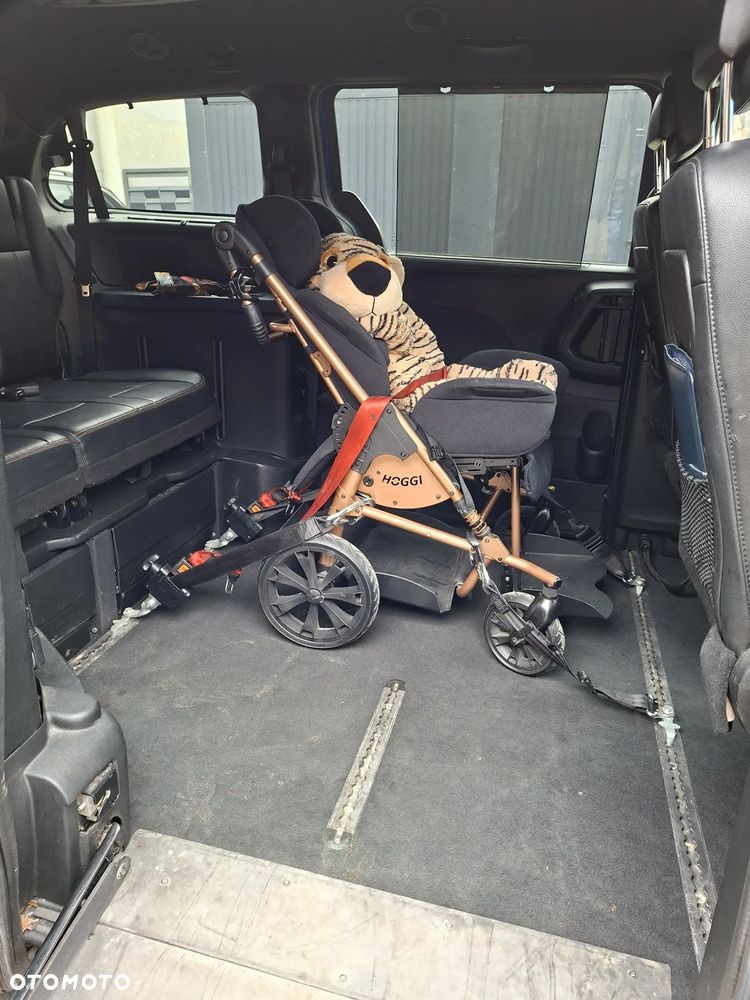 Dodge Grand Caravan - 11