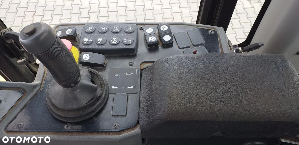 Caterpillar Walec wibracyjny CATERPILLAR CS 64 B - 24