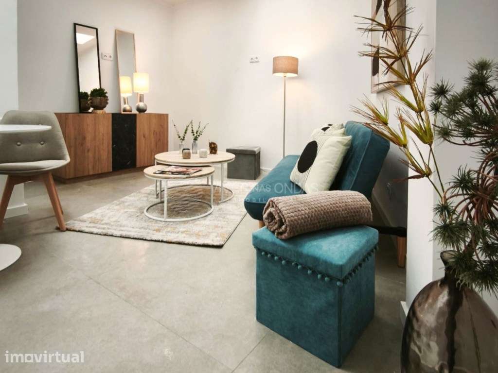Apartamento T3 totalmente remodelado, com arrecadação, em Benfica. - Grande imagem: 2/27