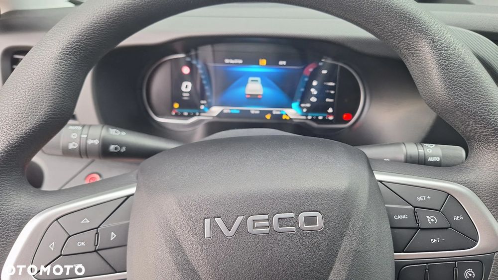 Iveco Daily 35C16 3.0 plandeka z windą - 11
