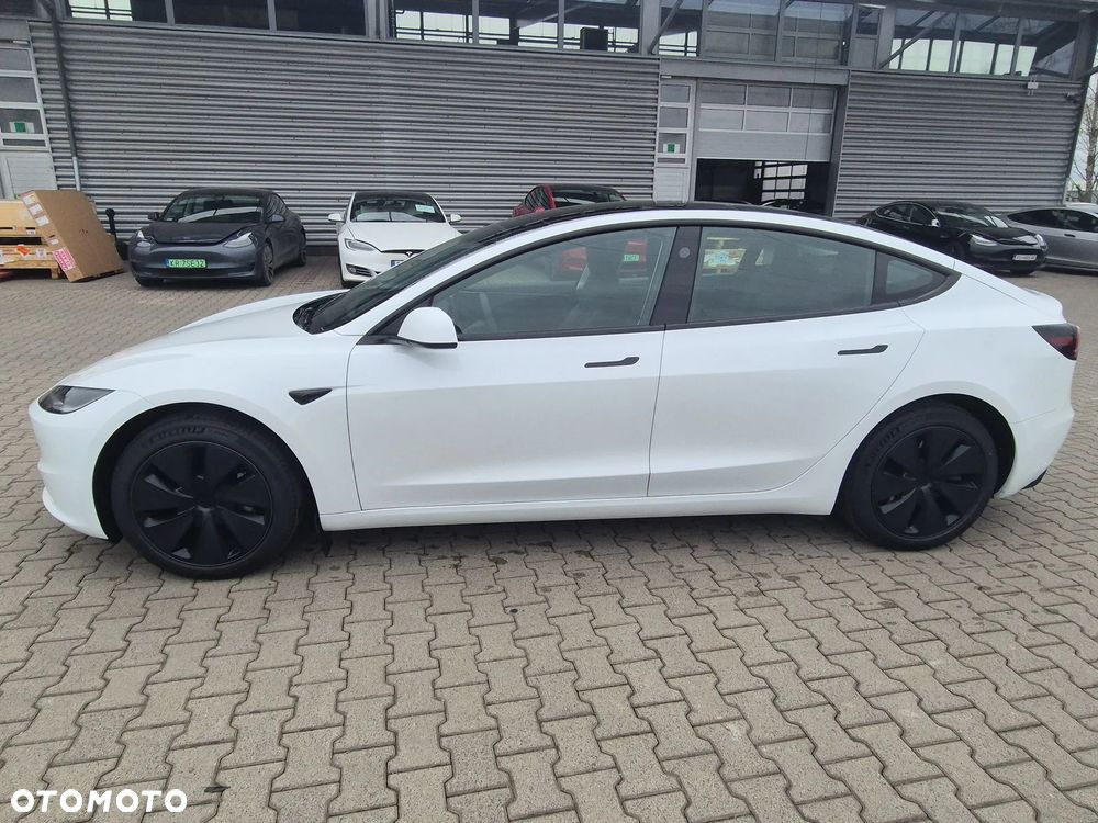 Tesla Model 3 - 3