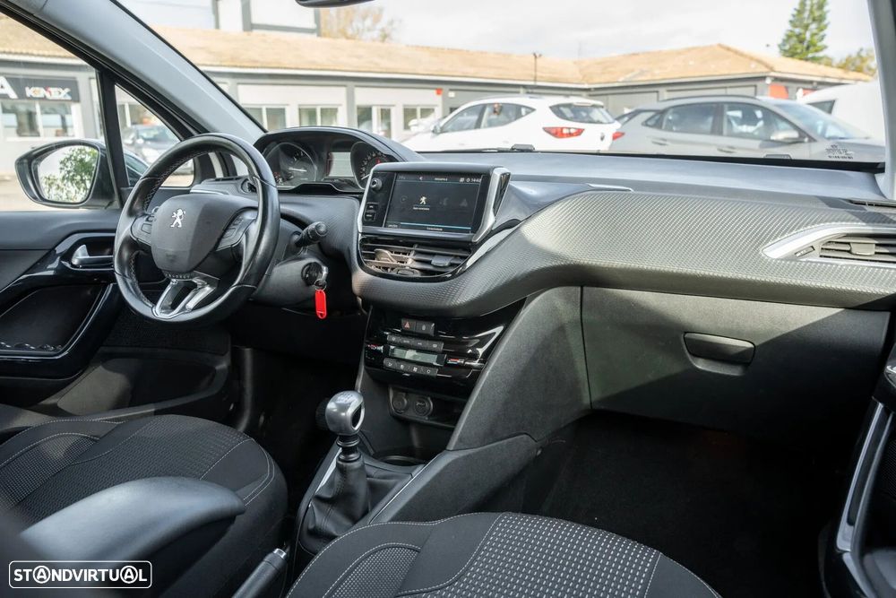 Peugeot 208 1.2 PureTech Allure - 17