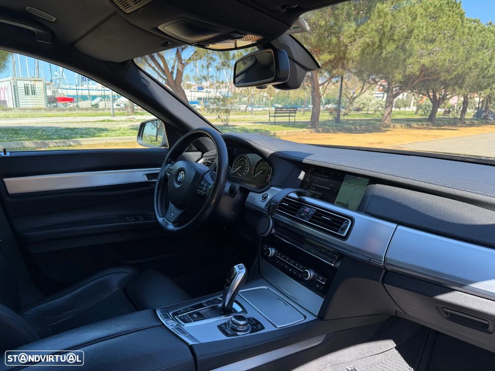 BMW 740 d Pack M - 35