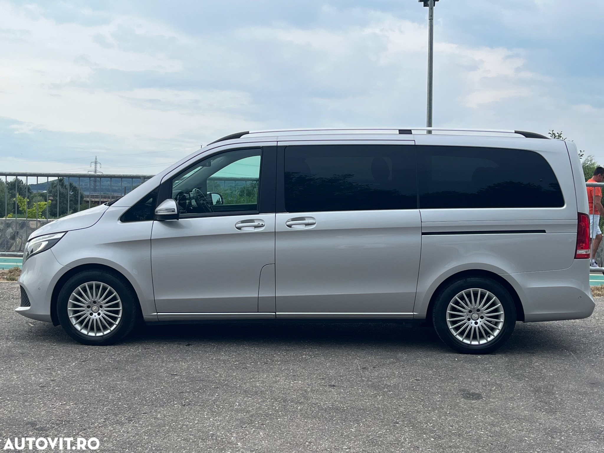 Mercedes-Benz V 220 d Combi Lung 163 CP RWD 9AT Avantgarde - 35