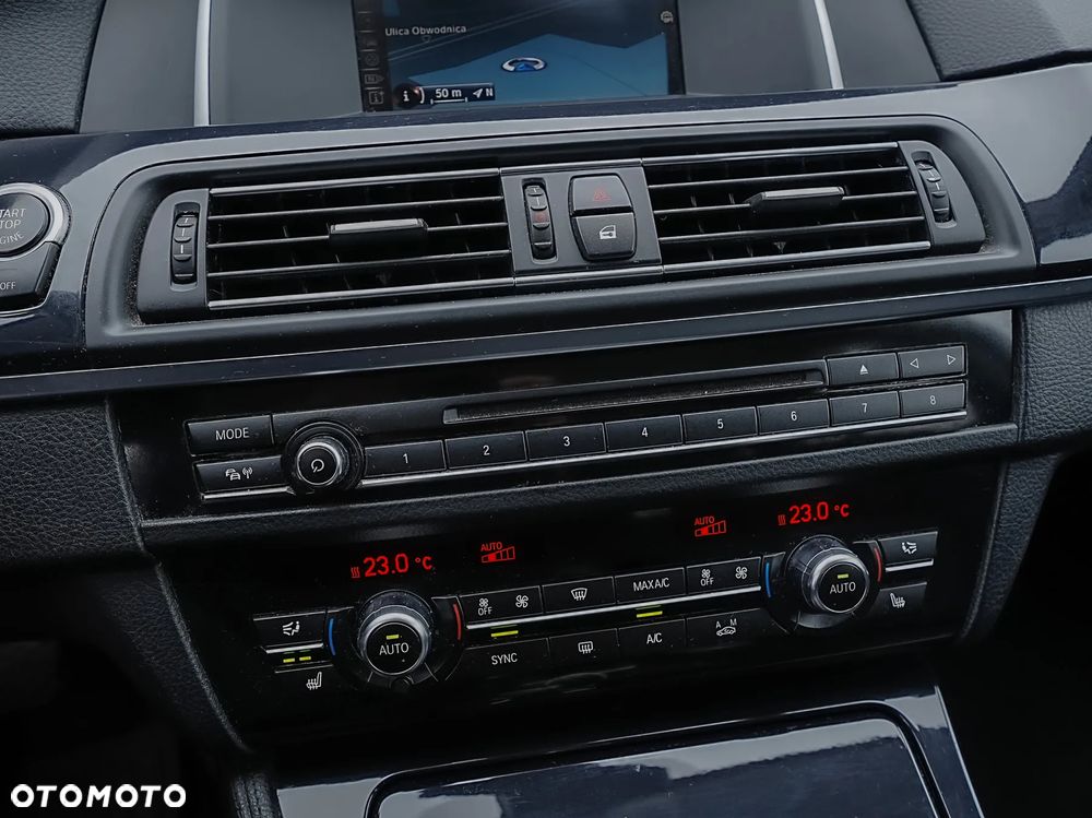 BMW Seria 5 520d xDrive - 12