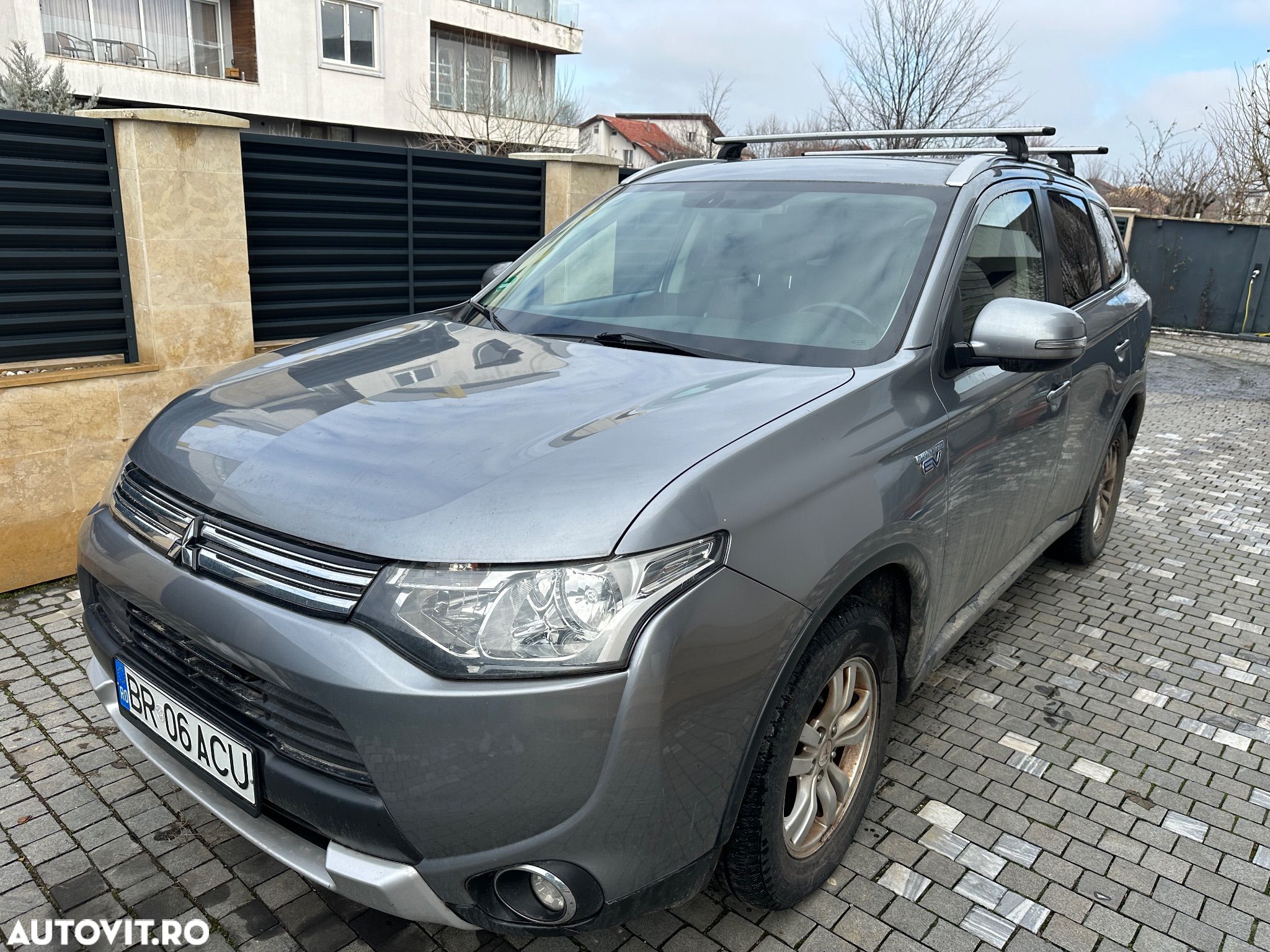 Mitsubishi Outlander 2.0 4WD Plug-In Hybrid Plus - 1