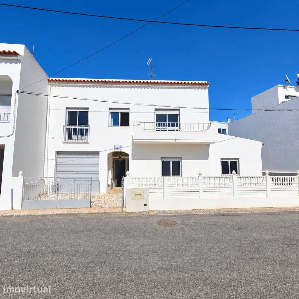 Moradia Bifamiliar em Ferragudo – Charme, Espaço e Potencial - Grande imagem: 2/60