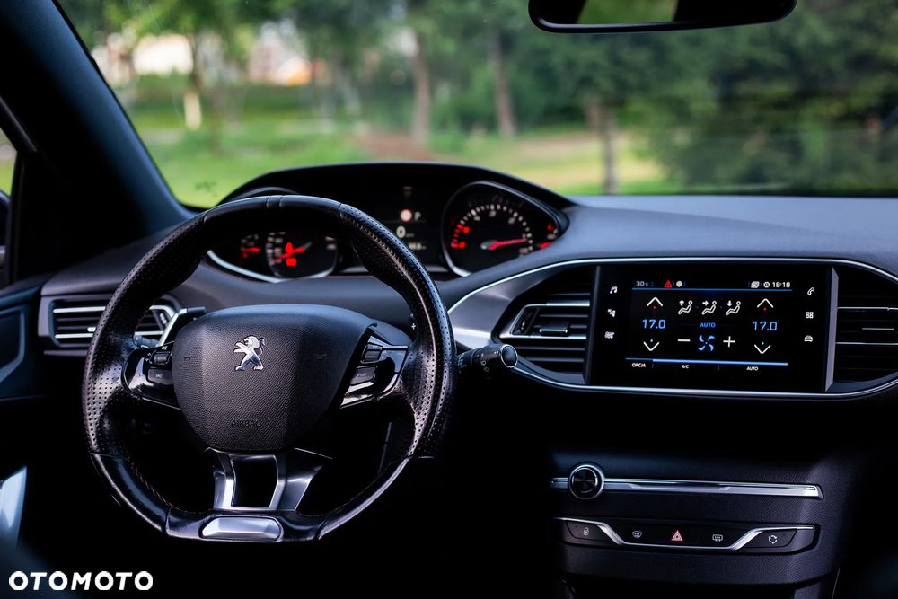 Peugeot 308 BlueHDi 130 EAT8 Stop & Start GT - 28
