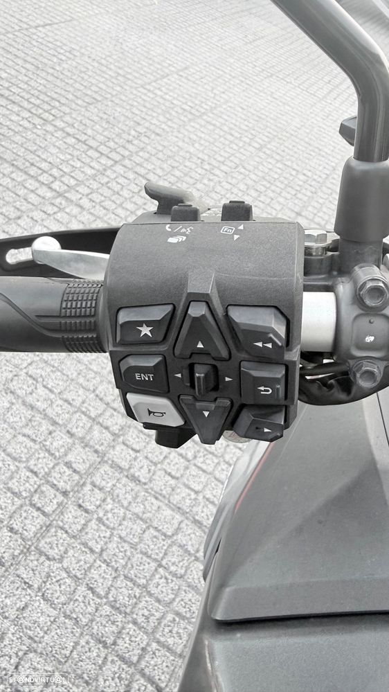Honda Africa Twin 1100 - 8