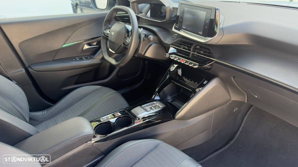 Peugeot 2008 1.2 PureTech Allure Pack EAT8 - 11