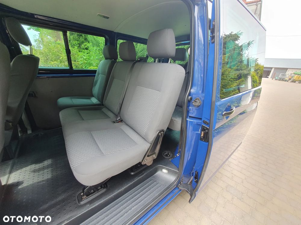 Volkswagen Caravelle - 11