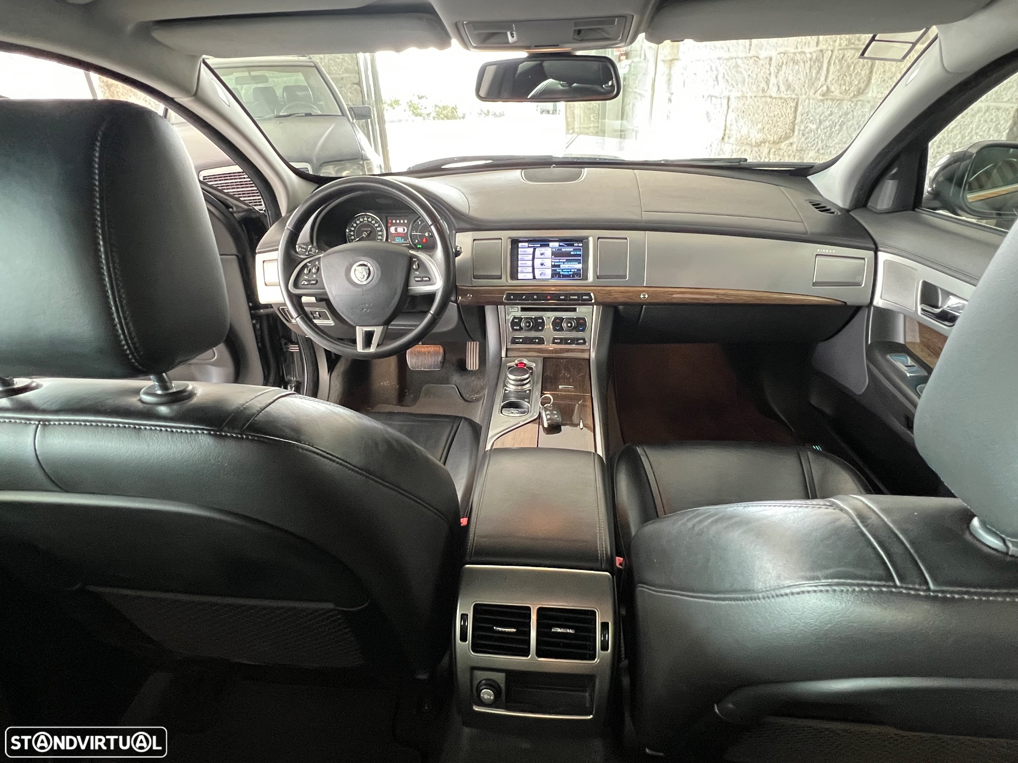 Jaguar XF 2.2 D Premium Luxury - 17